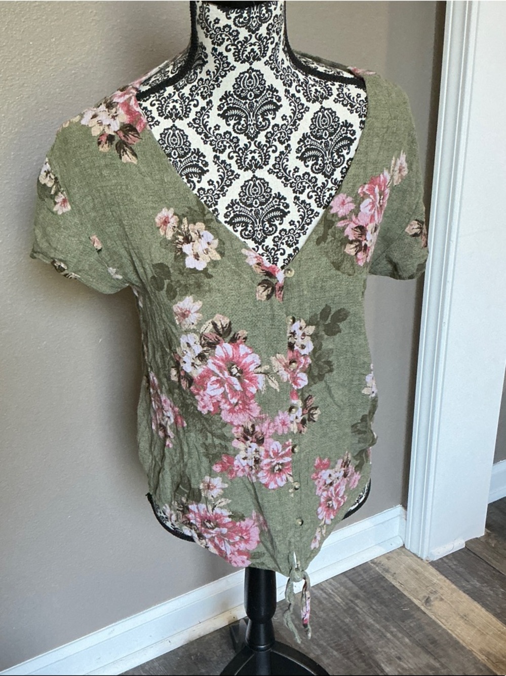 Maurices Olive Green Floral V-Neck Front-Tie Blouse Size S
